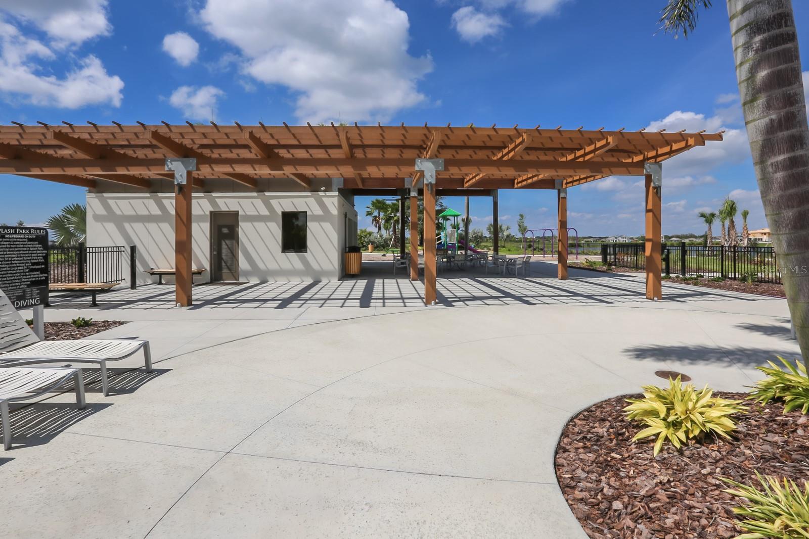 Listing photo id 97 for 6913 Park Strand Drive