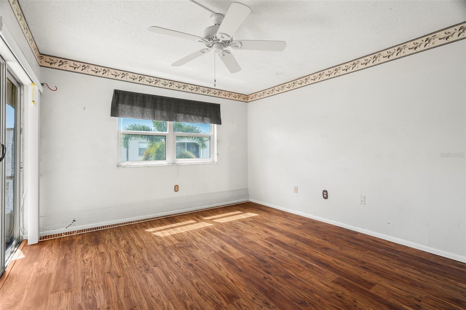 Image 12 of 27 For 7701 Starkey Road 504