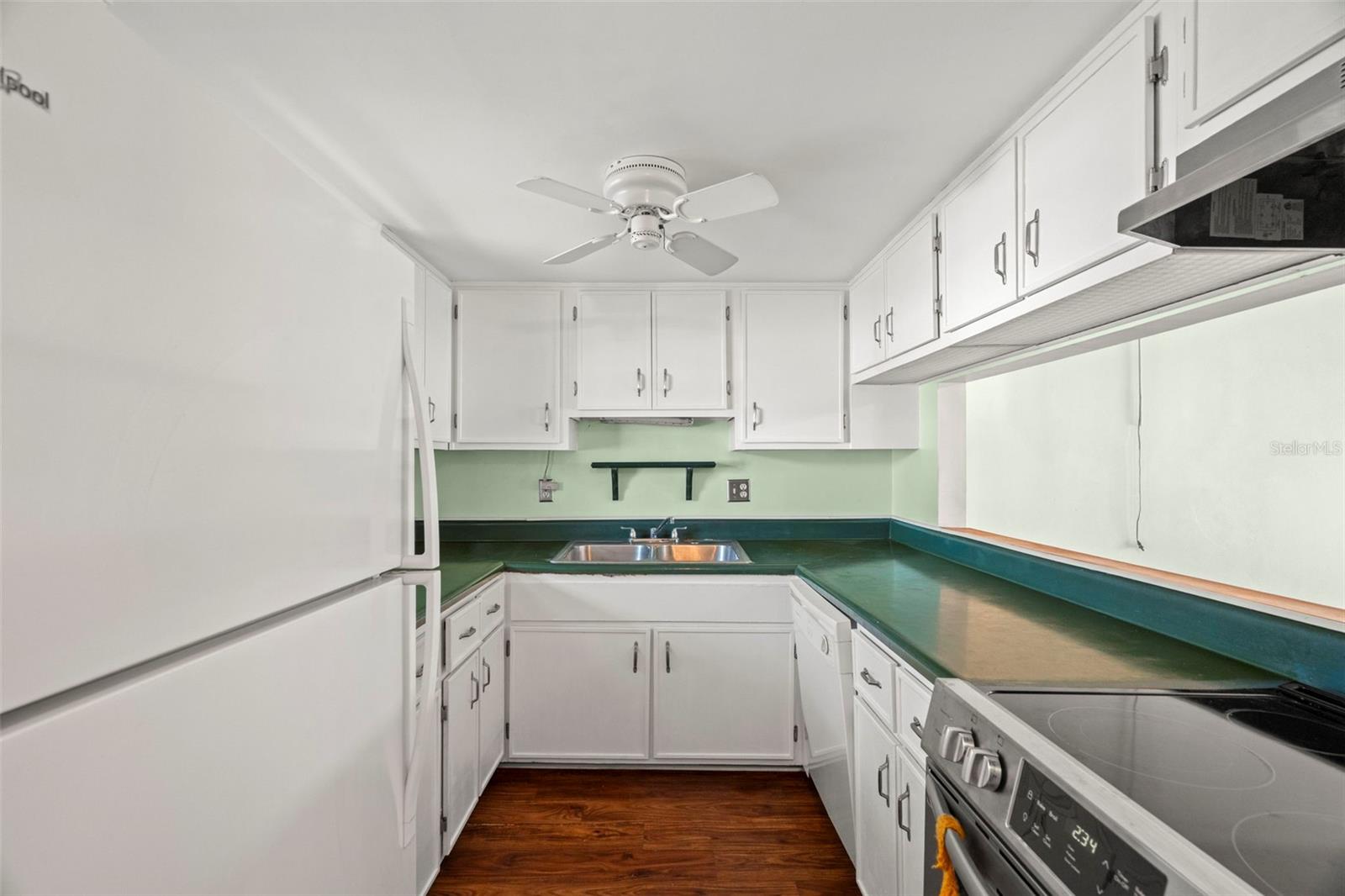 Image 8 of 27 For 7701 Starkey Road 504