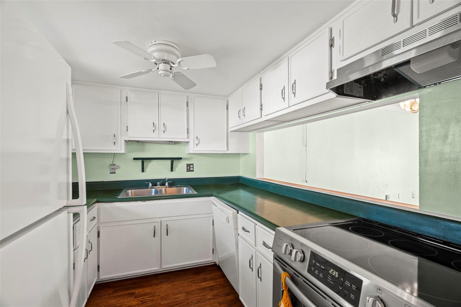 Image 9 of 27 For 7701 Starkey Road 504