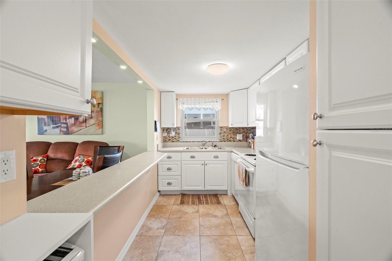 Image 10 of 28 For 7701 Starkey Road 601