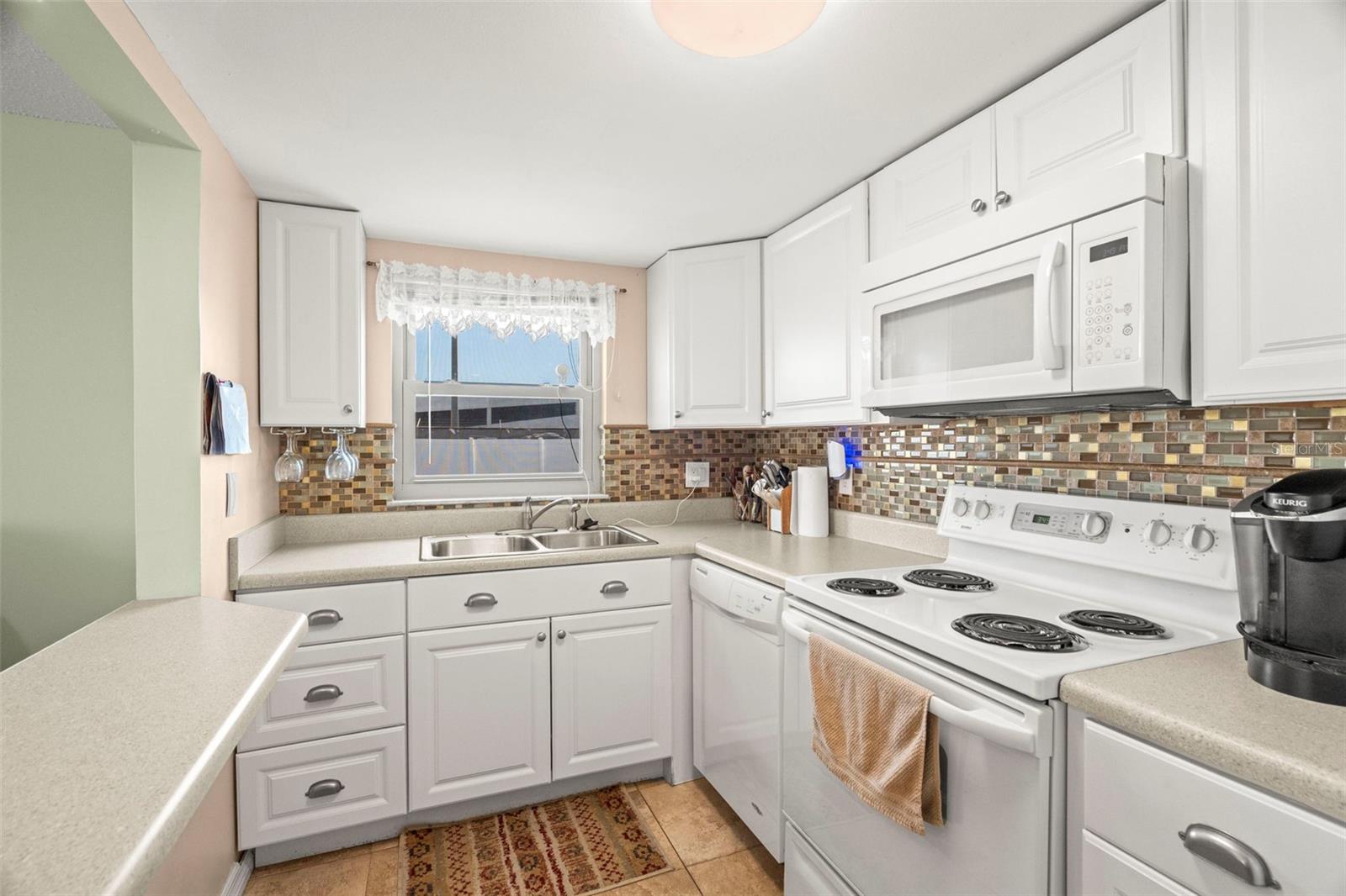 Image 12 of 28 For 7701 Starkey Road 601