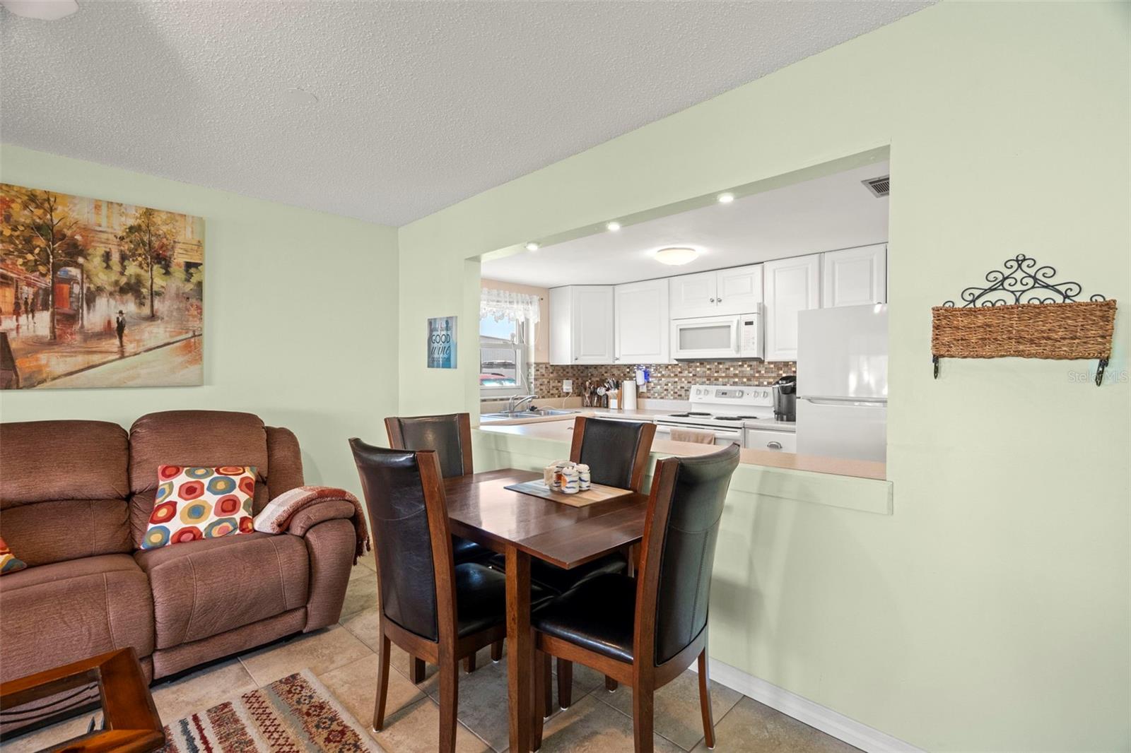 Image 8 of 28 For 7701 Starkey Road 601