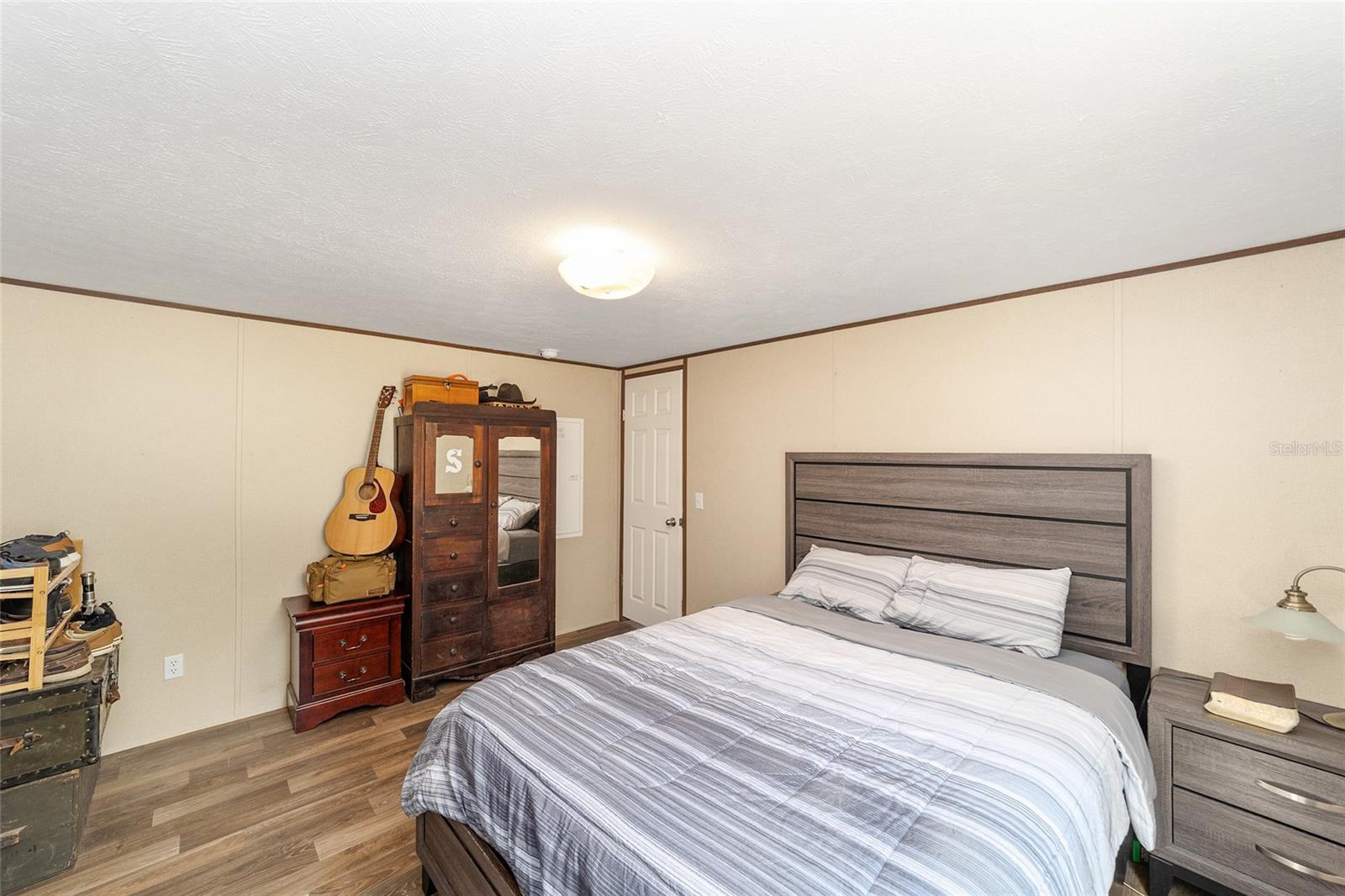 Image 12 of 39 For 9088 Berkshire Avenue