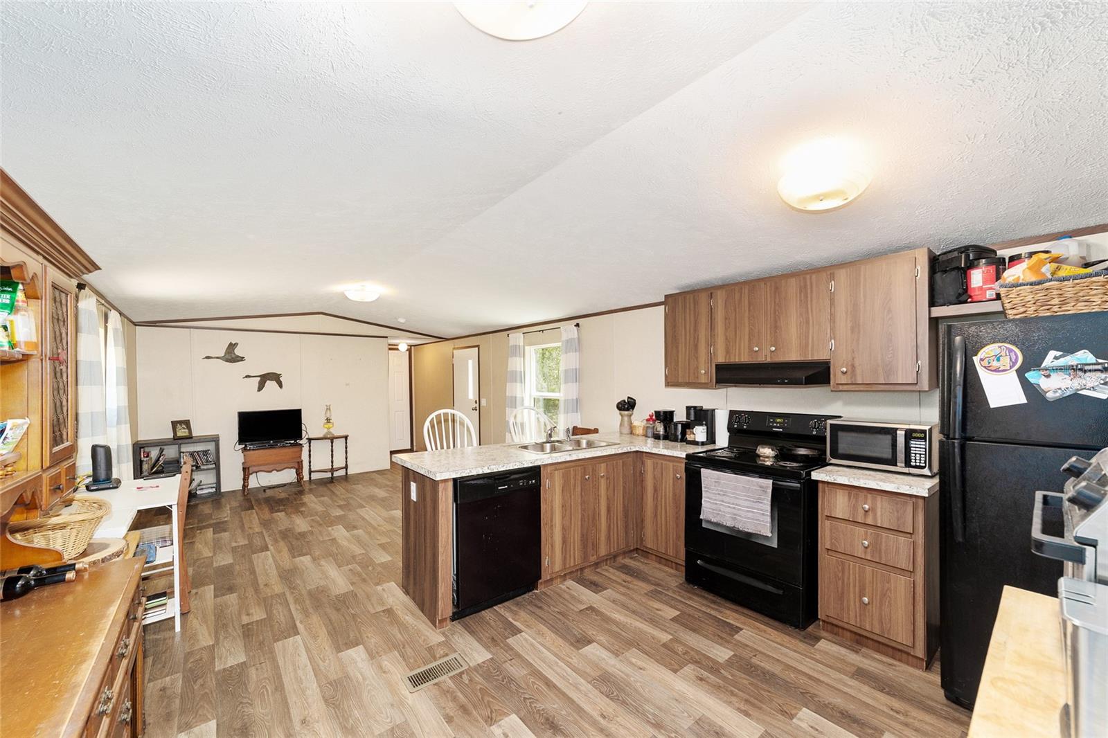 Image 8 of 39 For 9088 Berkshire Avenue