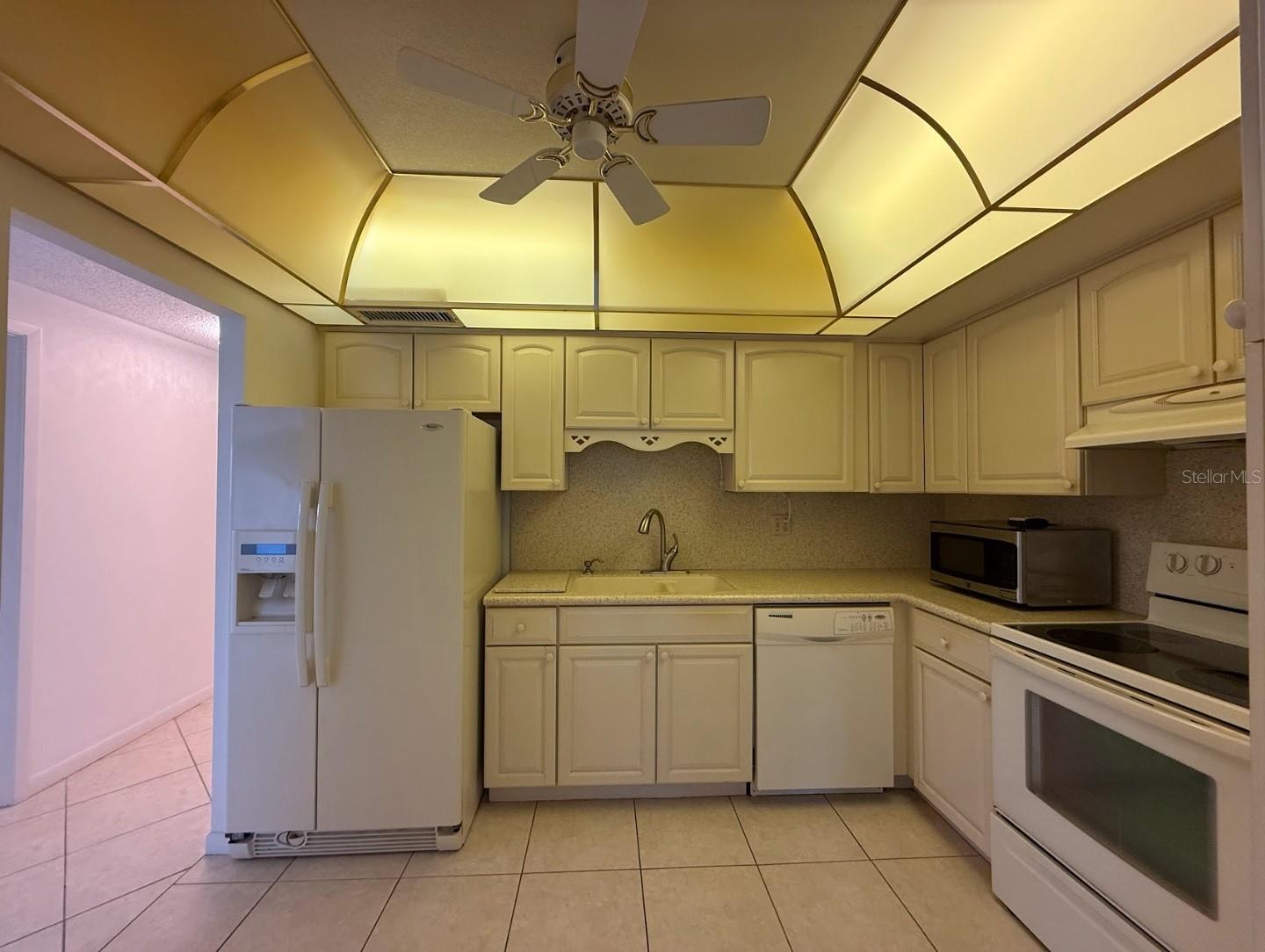 Listing photo id 3 for 30 Turner Street 401