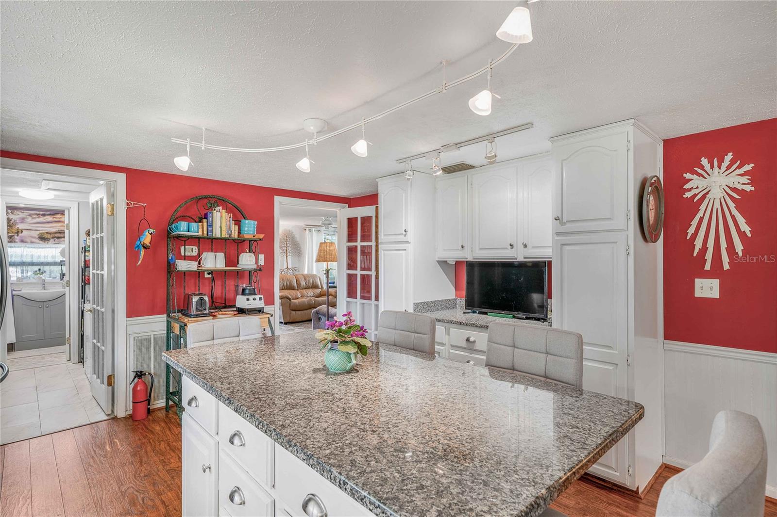Listing photo id 16 for 13465 Hillbilly Lane