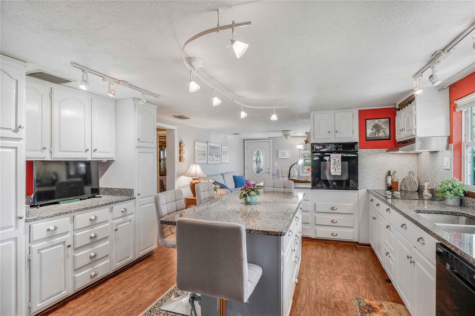 Listing photo id 7 for 13465 Hillbilly Lane