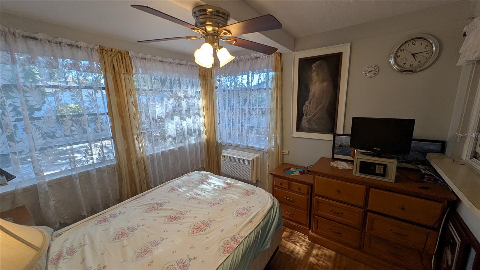 Image 8 of 17 For 1538 Lake Avenue