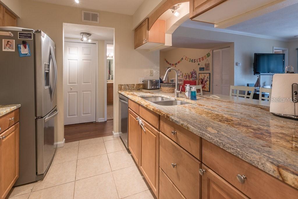 Listing photo id 3 for 12293 Sailwinds Drive 106