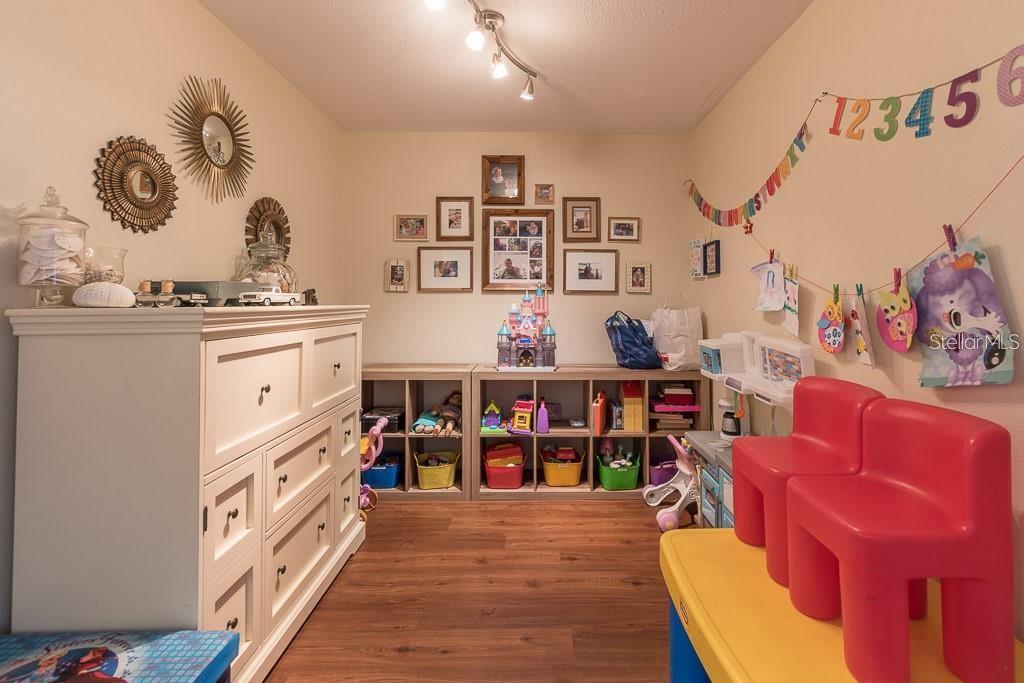 Listing photo id 5 for 12293 Sailwinds Drive 106