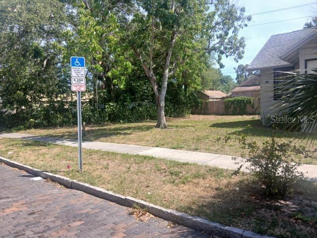 Image 3 of 7 For 930 James Avenue S