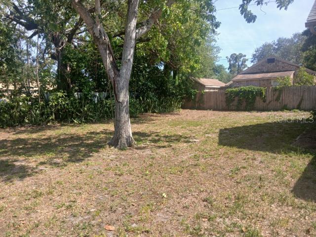 Image 4 of 7 For 930 James Avenue S