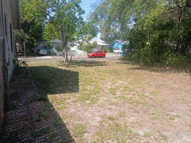 Image 5 of 7 For 930 James Avenue S