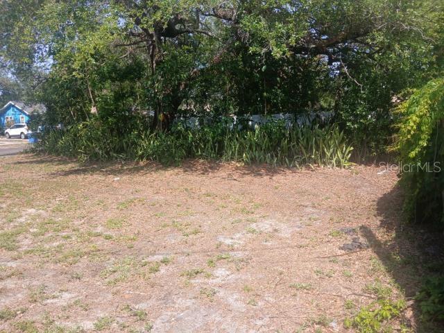 Image 6 of 7 For 930 James Avenue S