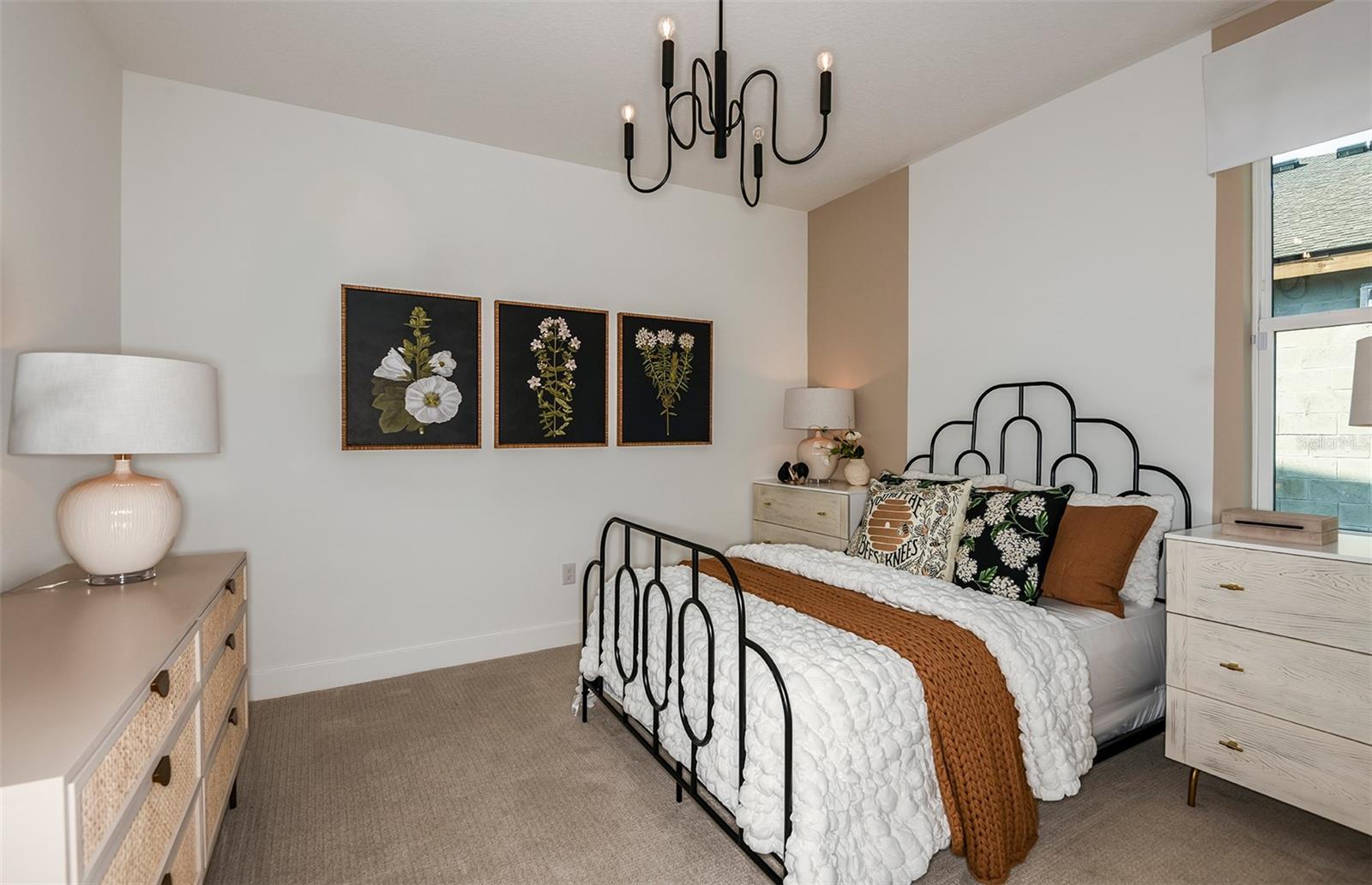 Image 17 of 35 For 6811 Jared Oaks Drive