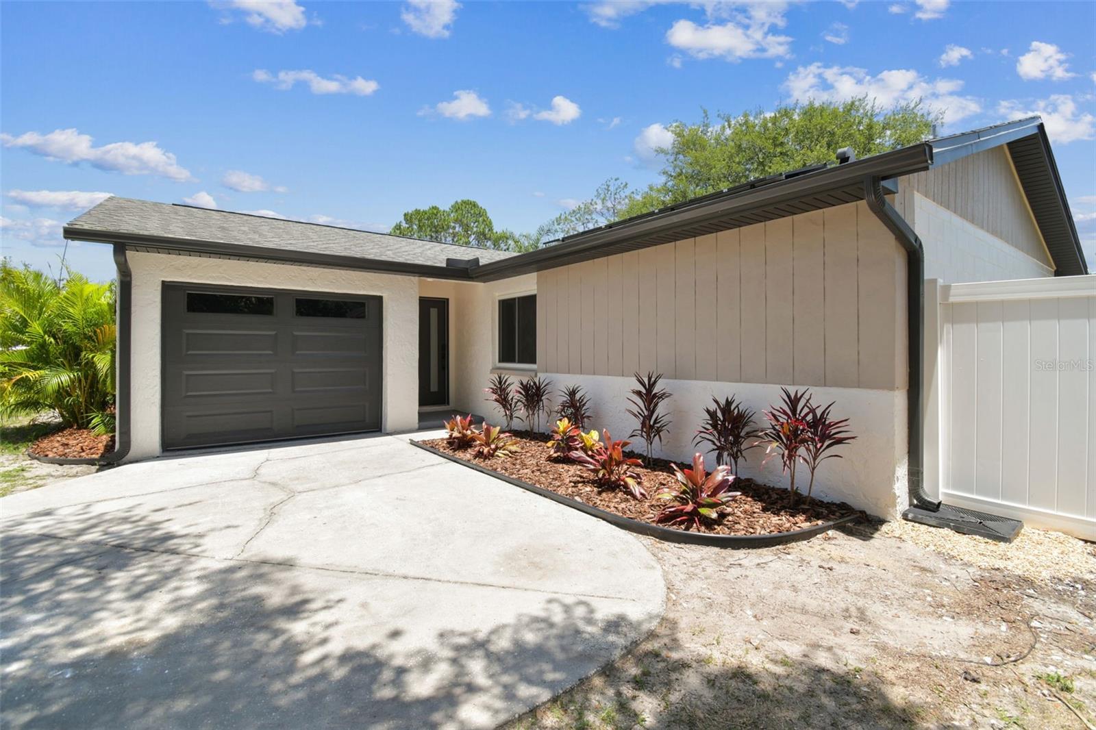 Image 4 of 65 For 13835 Pathfinder Drive