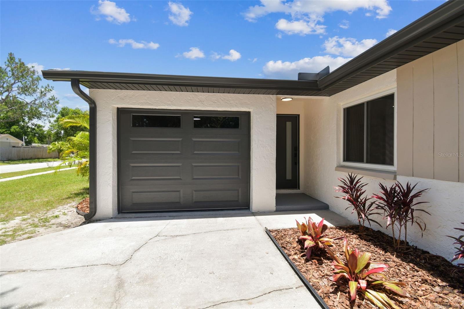 Image 5 of 65 For 13835 Pathfinder Drive