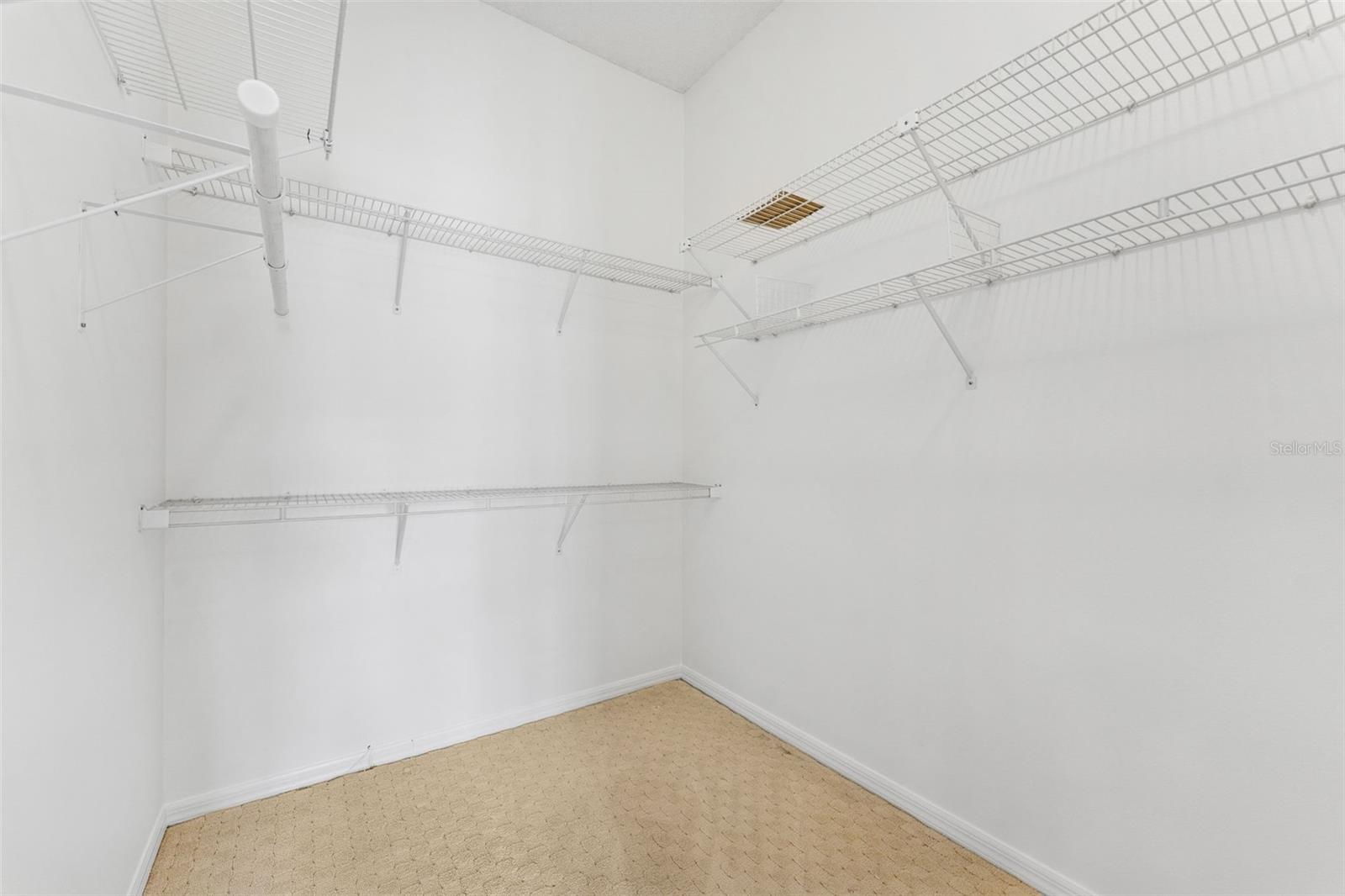 Listing photo id 23 for 15615 Indian Queen Drive