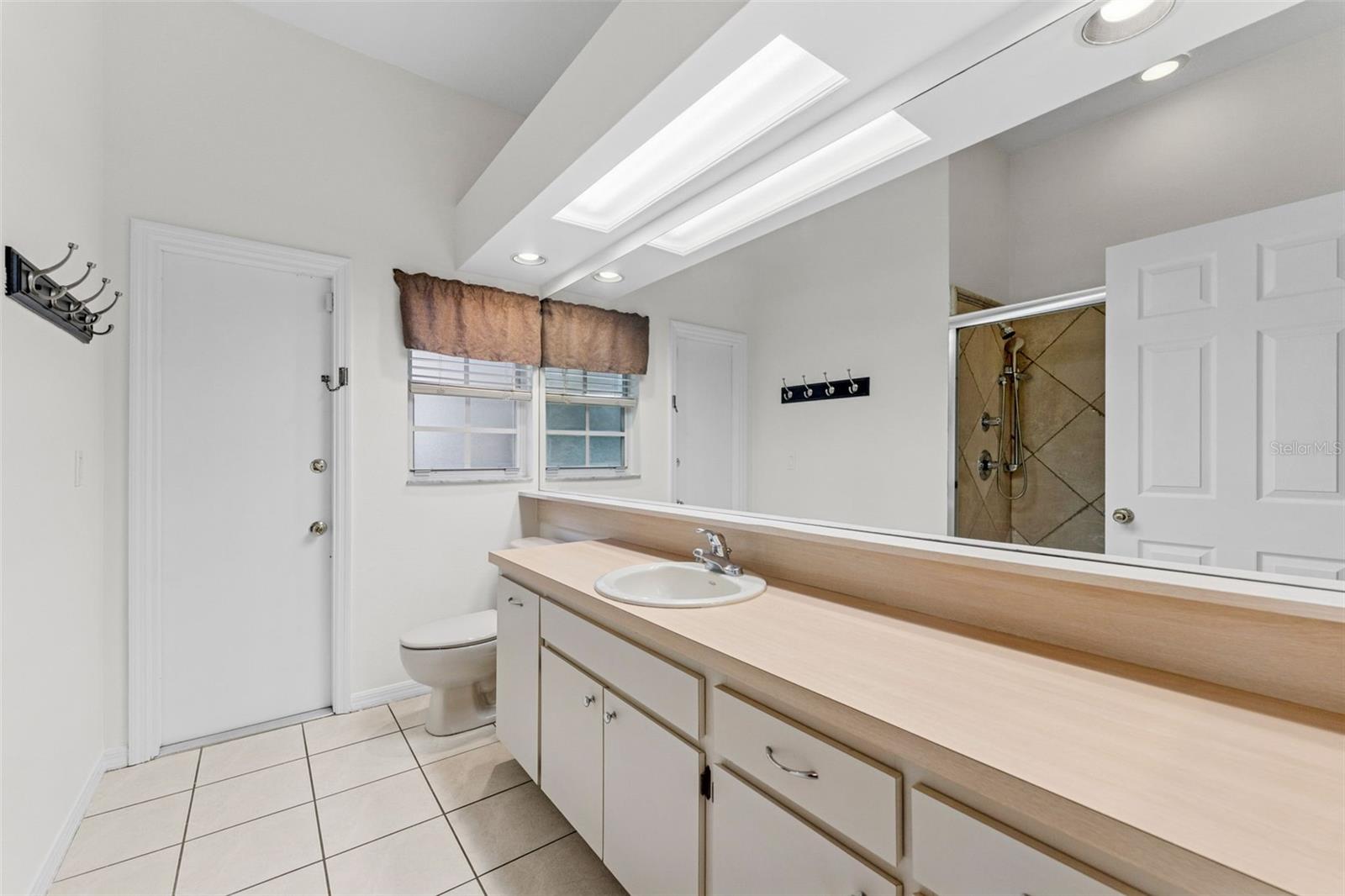 Listing photo id 26 for 15615 Indian Queen Drive