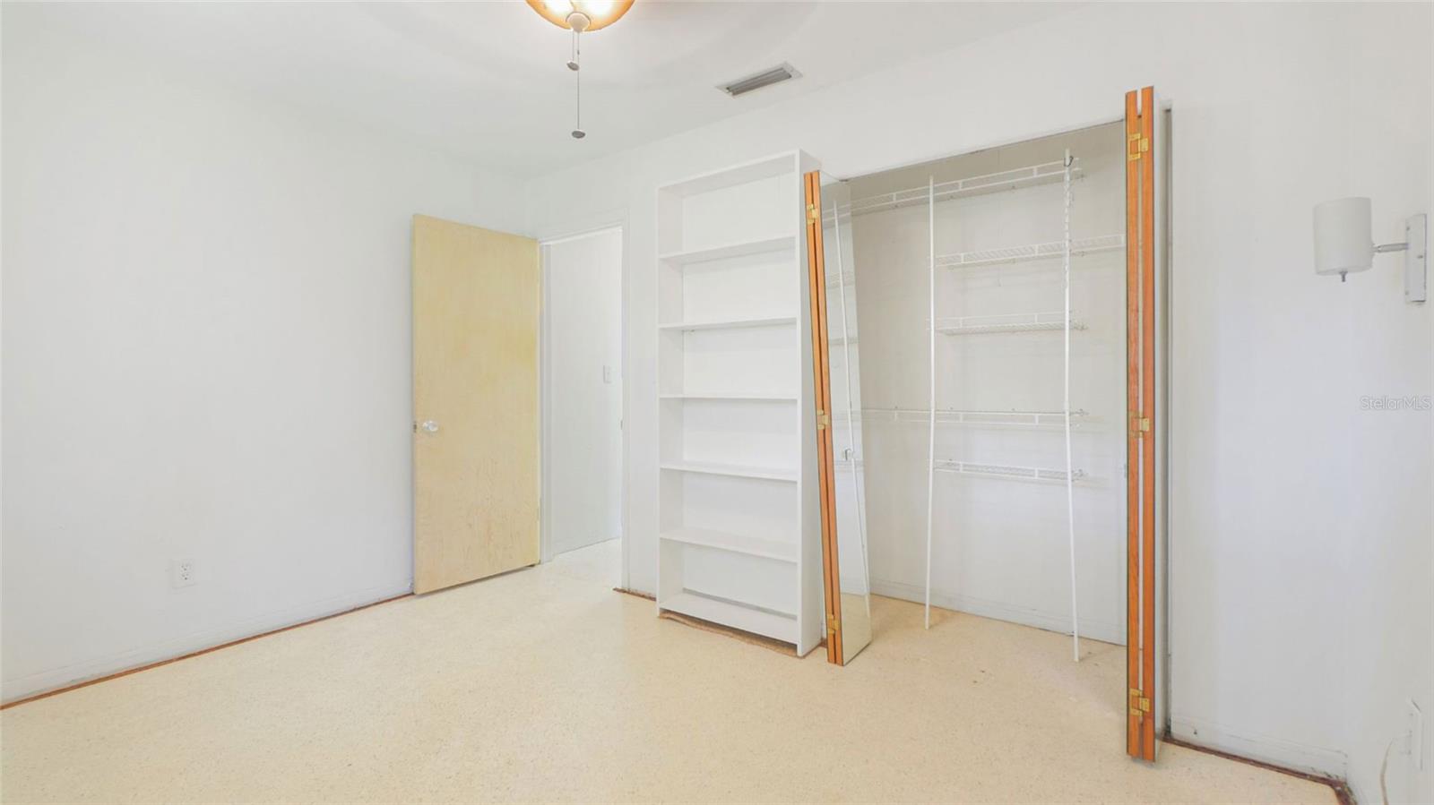 Image 17 of 31 For 5835 29th Avenue N