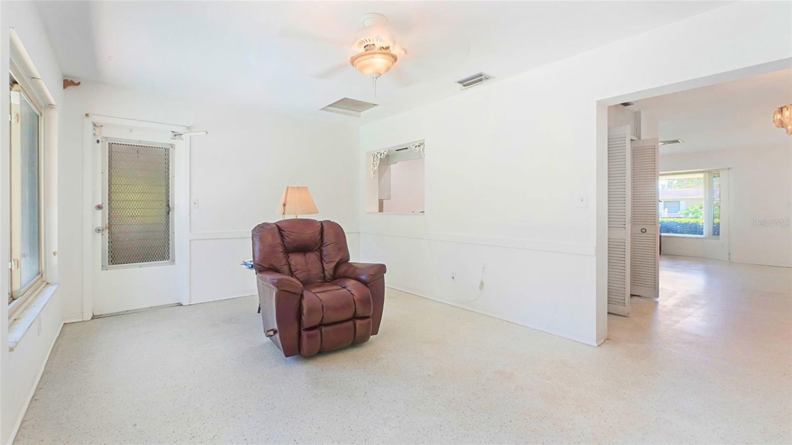 Image 22 of 31 For 5835 29th Avenue N