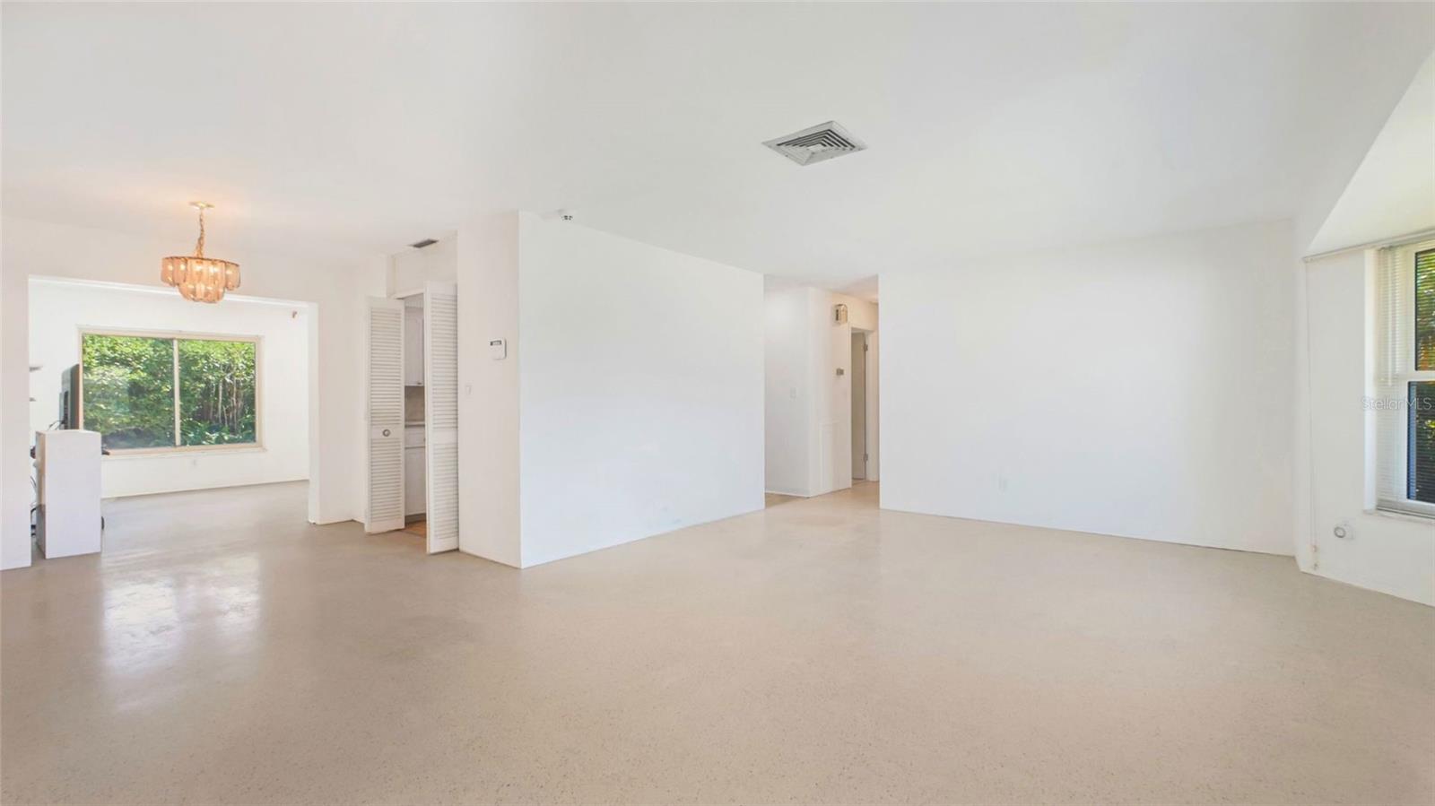 Image 7 of 31 For 5835 29th Avenue N