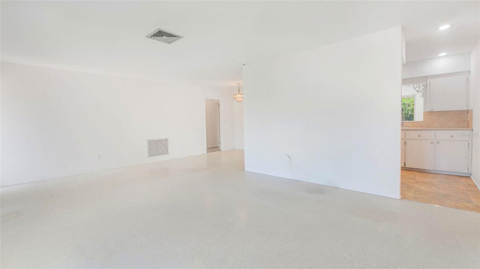 Image 8 of 31 For 5835 29th Avenue N