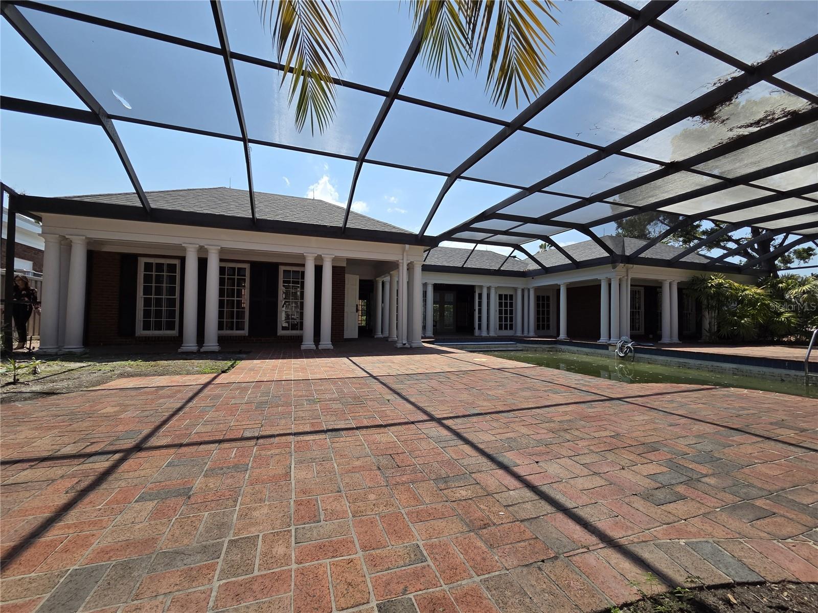 Listing photo id 11 for 5002 Shore Crest Circle