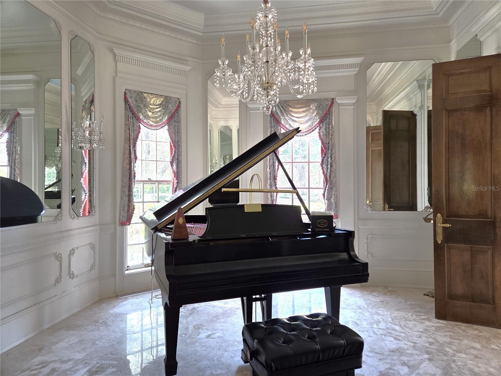 Listing photo id 18 for 5002 Shore Crest Circle