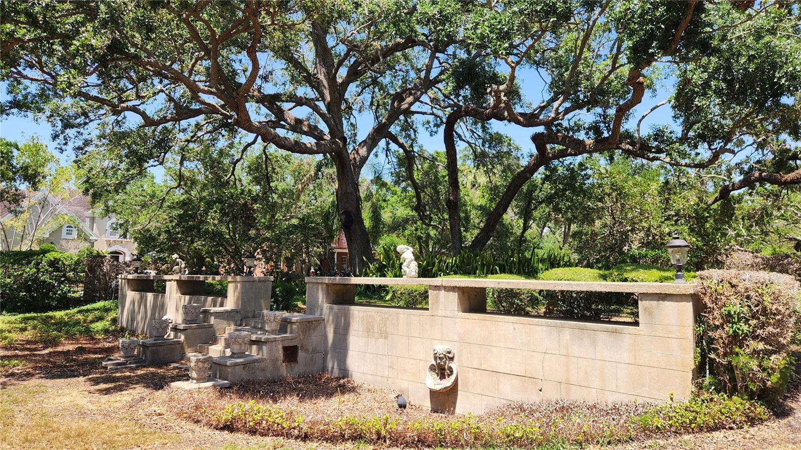 Listing photo id 23 for 5002 Shore Crest Circle