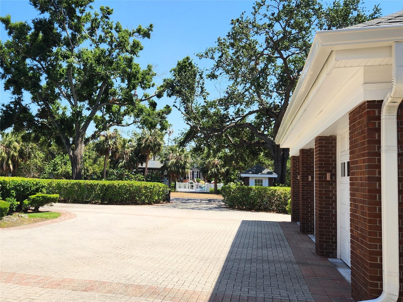 Listing photo id 24 for 5002 Shore Crest Circle
