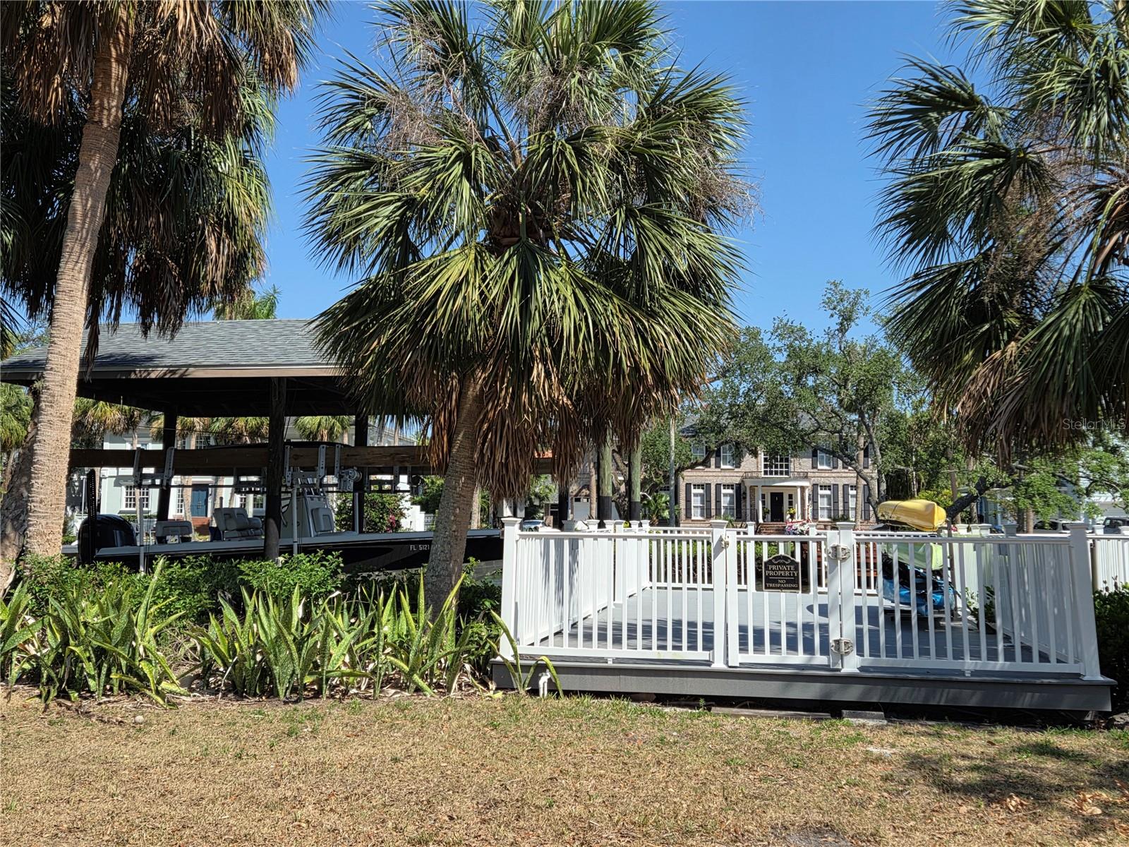 Listing photo id 25 for 5002 Shore Crest Circle