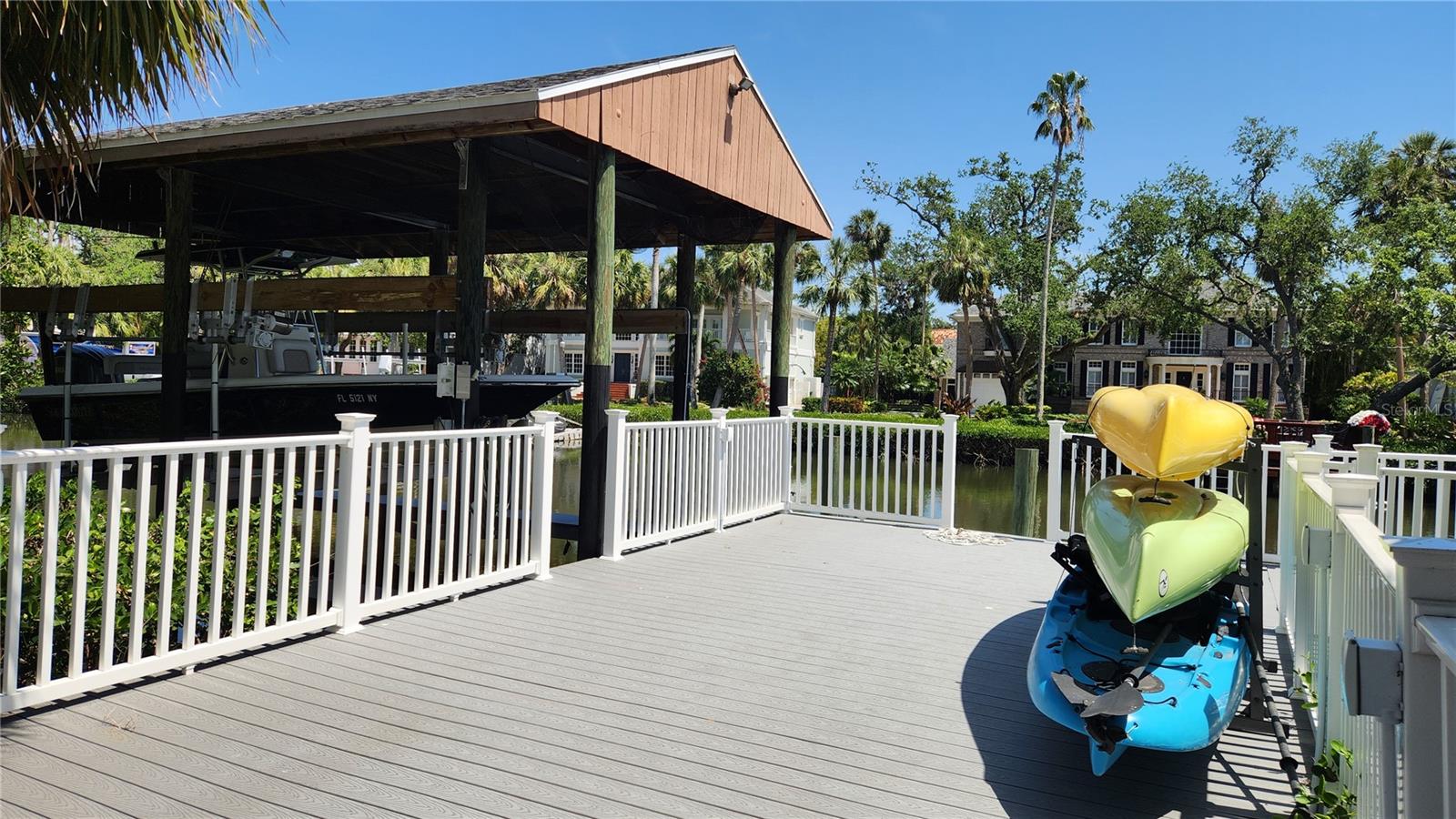 Listing photo id 27 for 5002 Shore Crest Circle