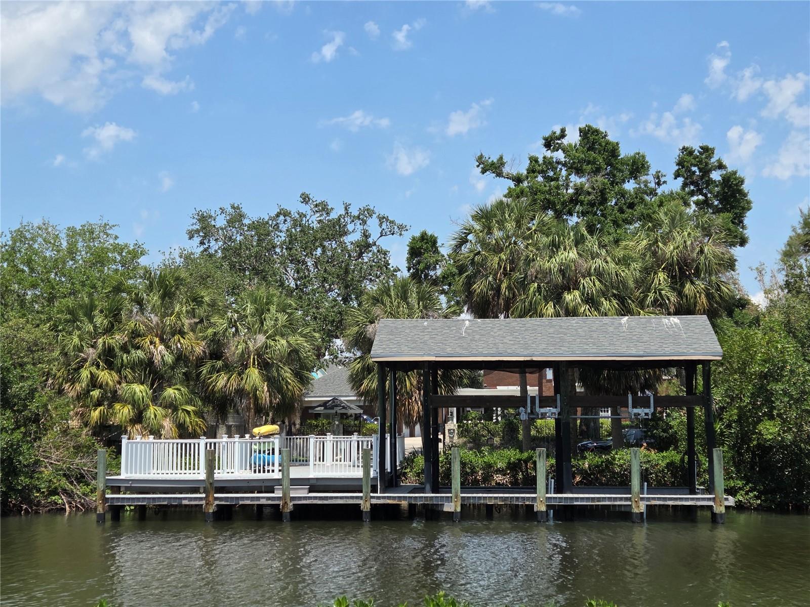 Listing photo id 31 for 5002 Shore Crest Circle