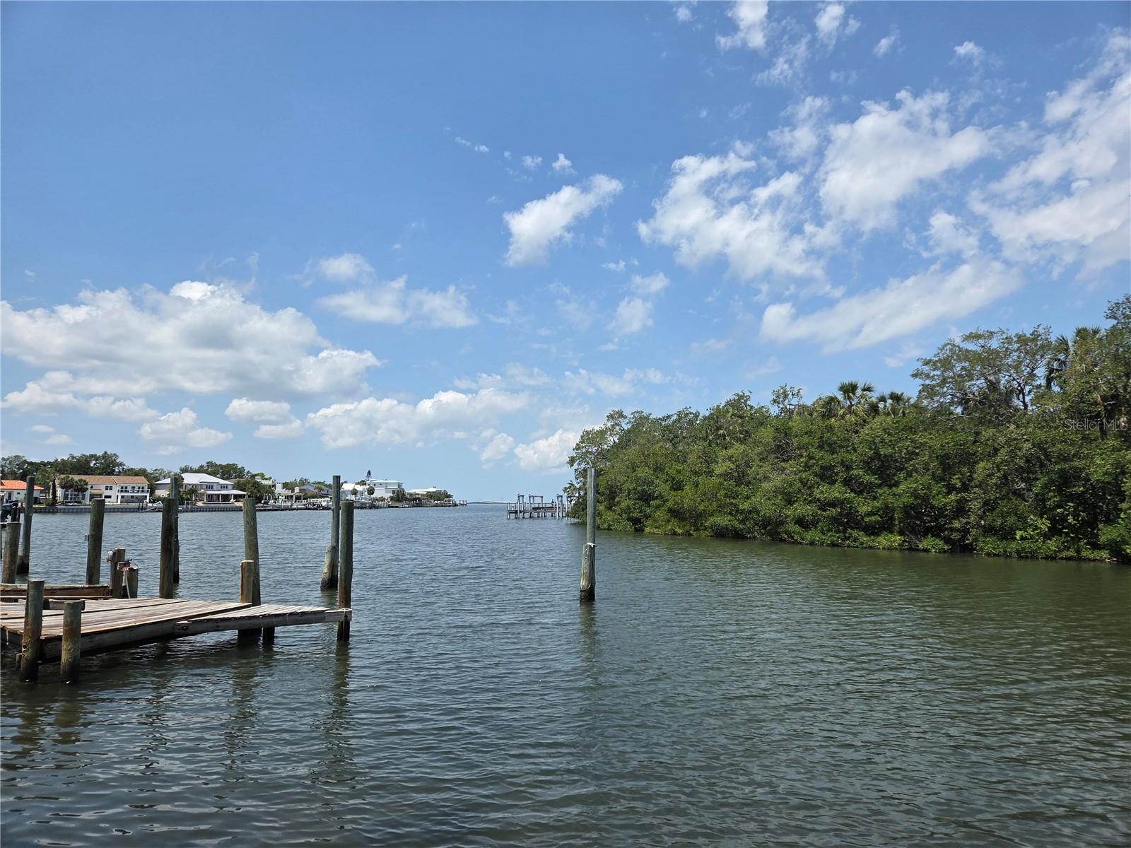 Listing photo id 32 for 5002 Shore Crest Circle