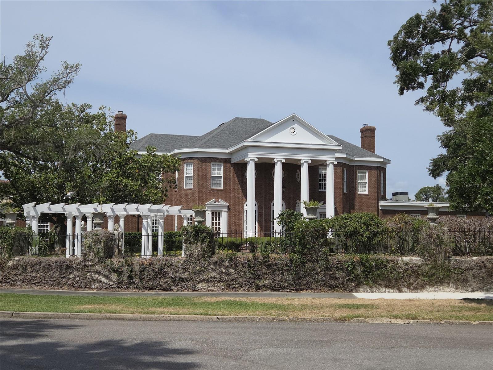 Listing photo id 2 for 5002 Shore Crest Circle