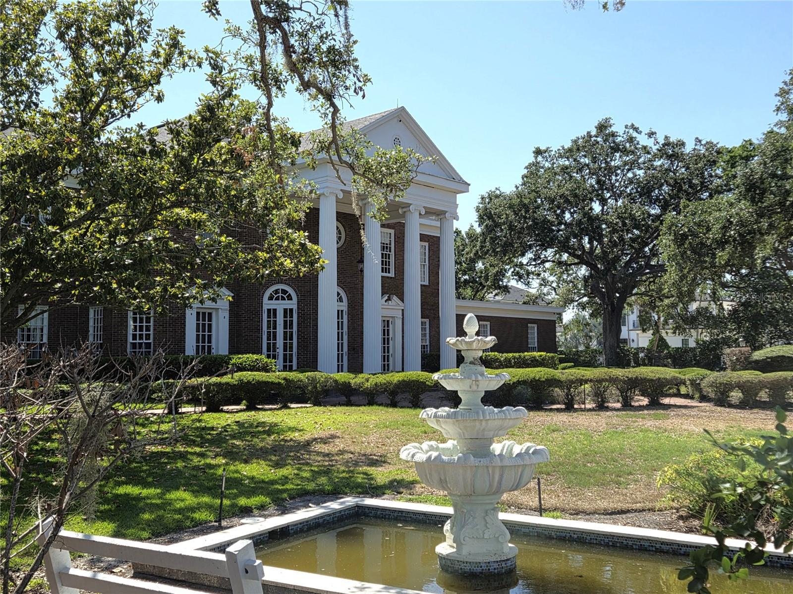 Listing photo id 3 for 5002 Shore Crest Circle