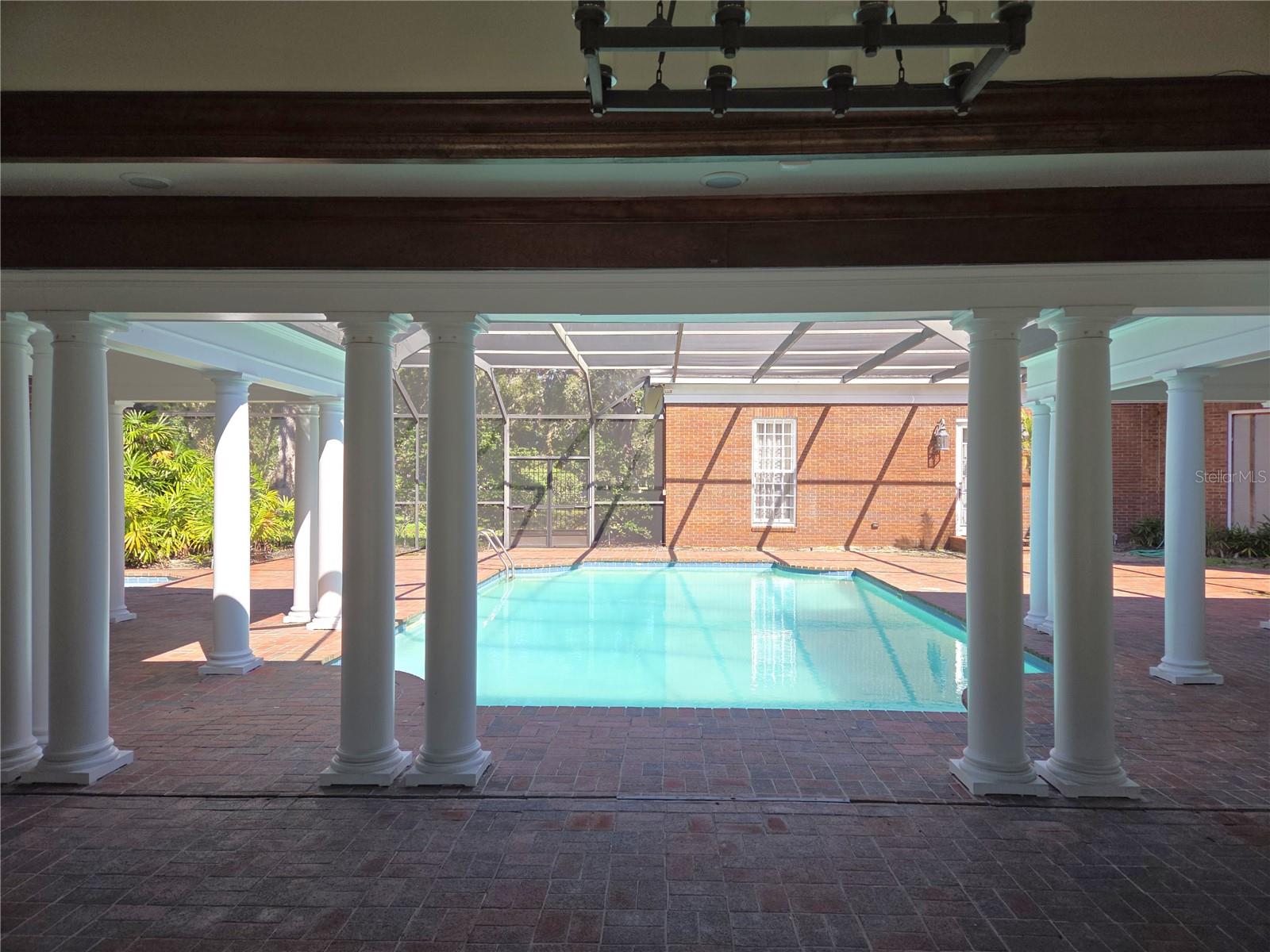 Listing photo id 49 for 5002 Shore Crest Circle