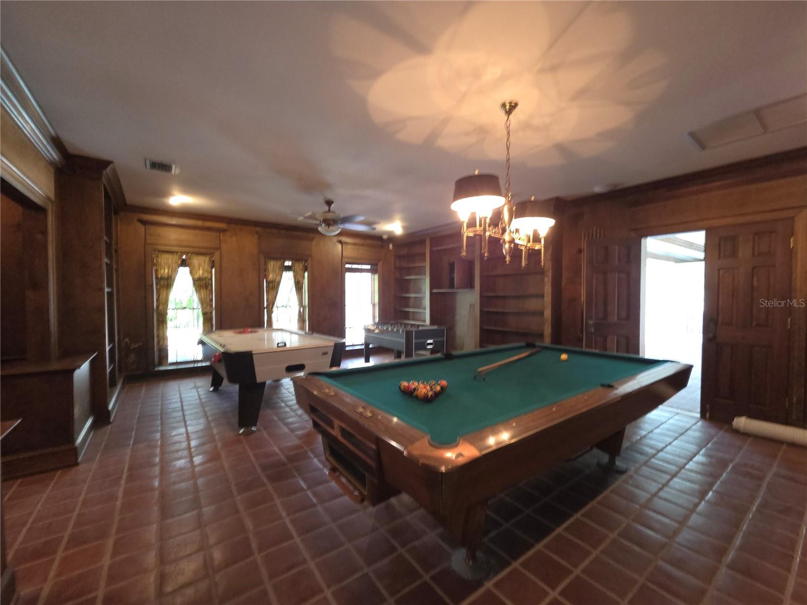 Listing photo id 50 for 5002 Shore Crest Circle