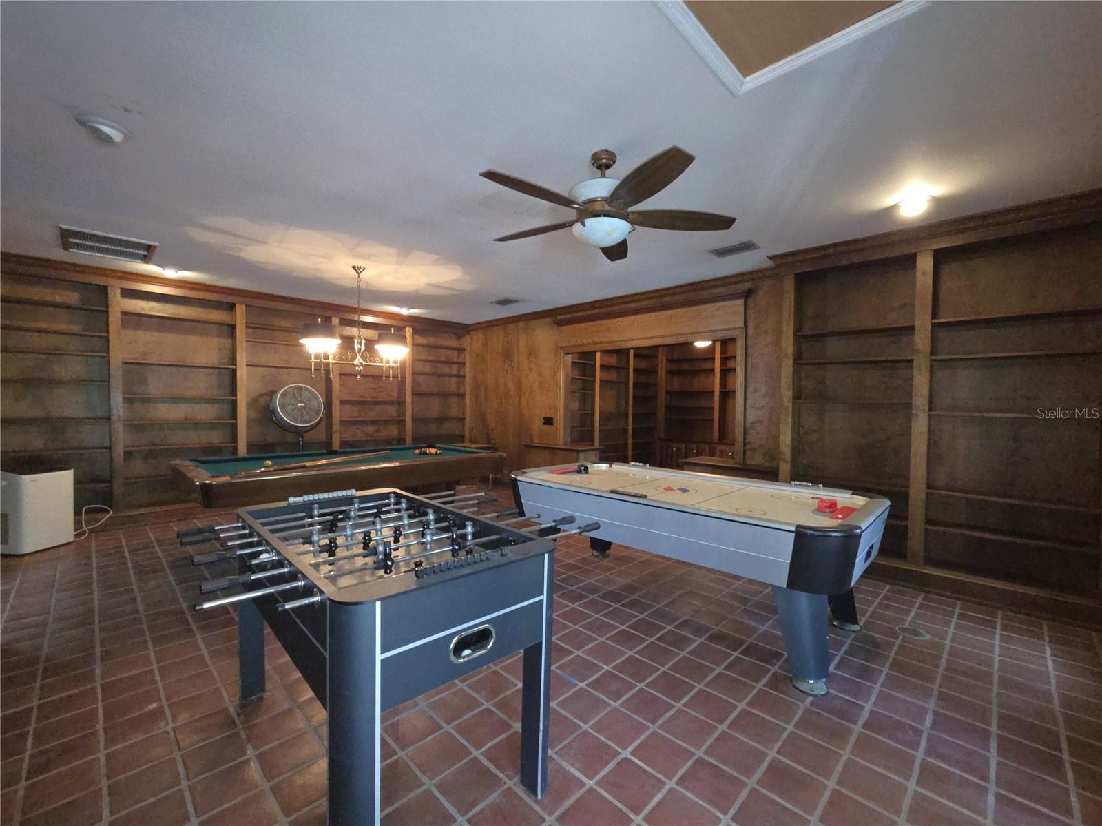 Listing photo id 51 for 5002 Shore Crest Circle