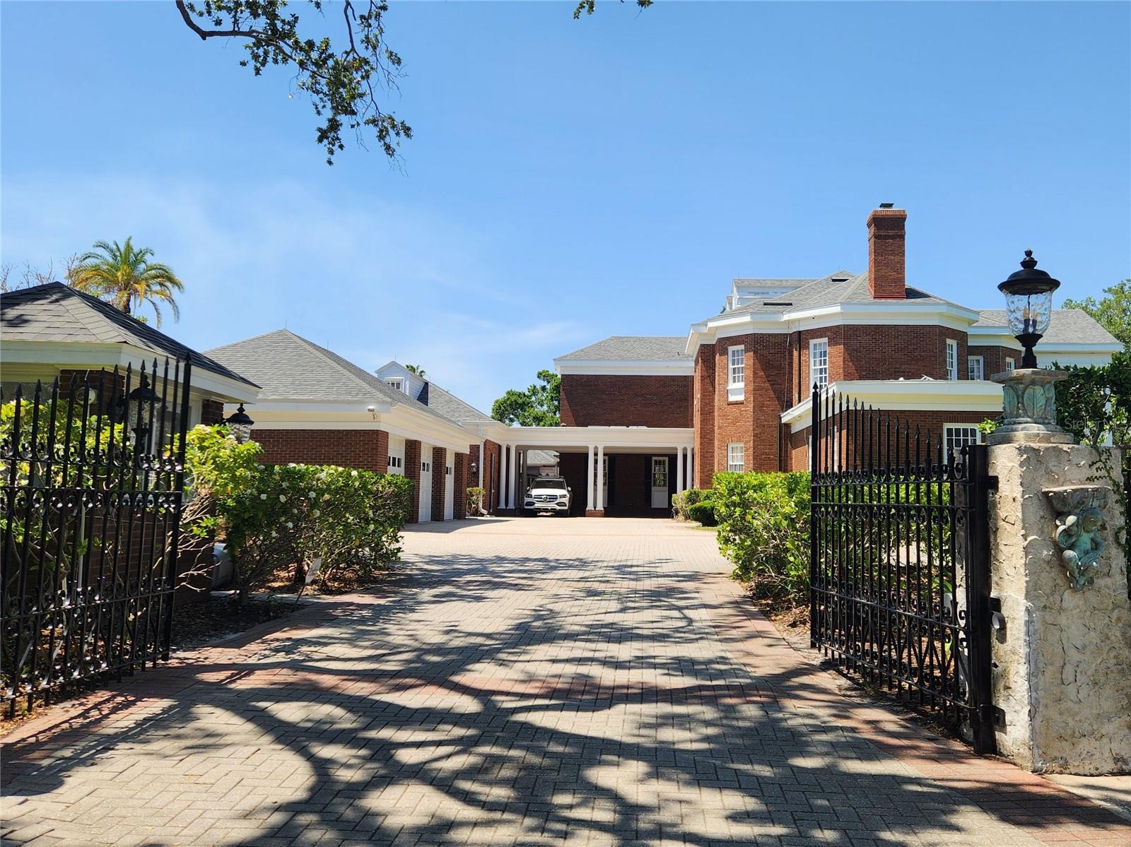 Listing photo id 7 for 5002 Shore Crest Circle