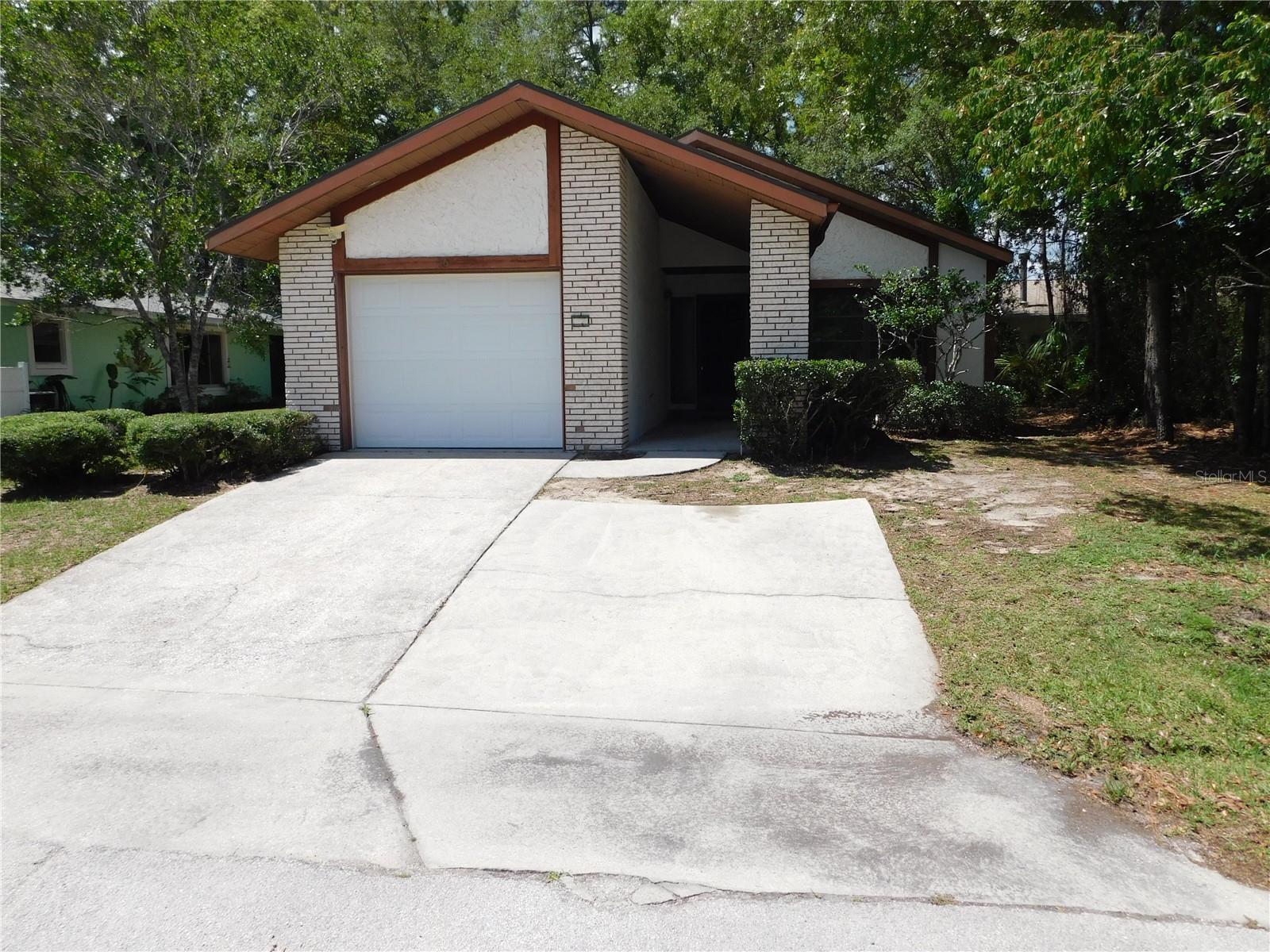 Image 10 of 57 For 56 Golfview Drive