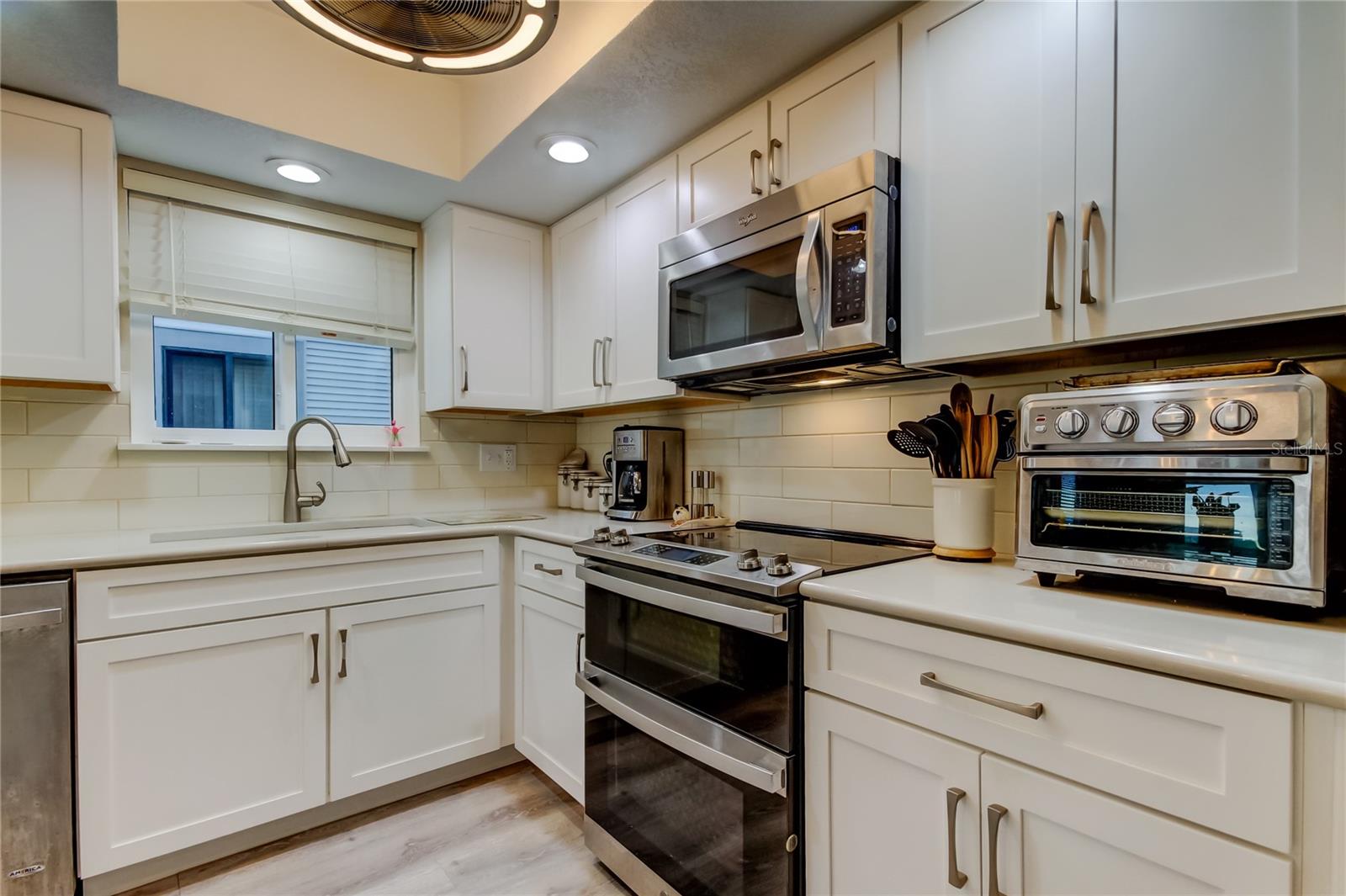 Image 14 of 75 For 9484 Tara Cay Court 8