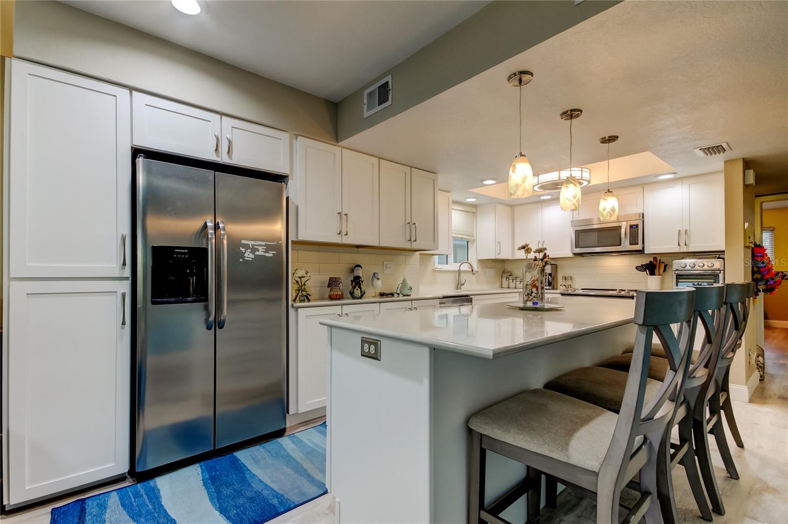 Image 21 of 75 For 9484 Tara Cay Court 8