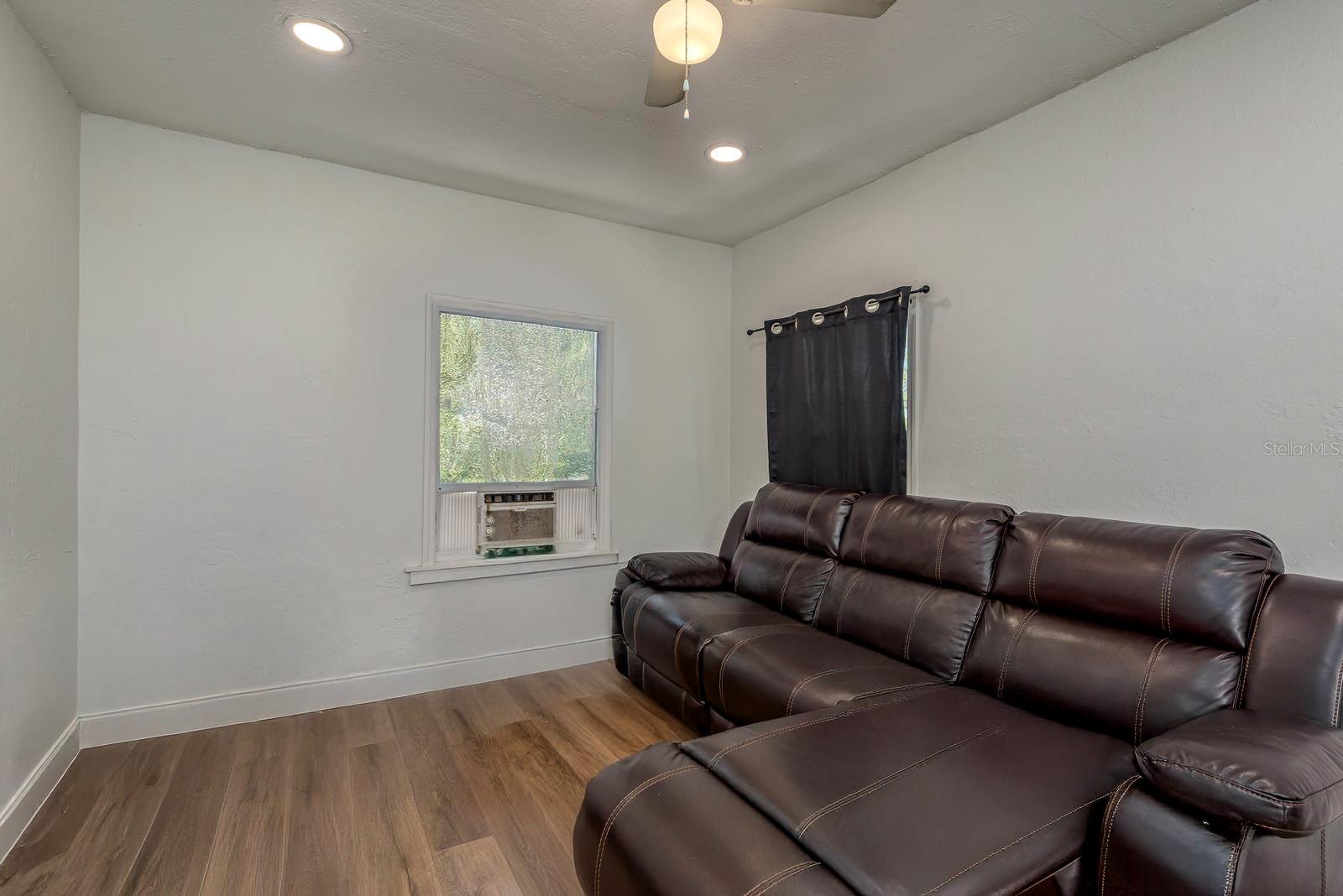Image 18 of 29 For 2911 16th Avenue S A