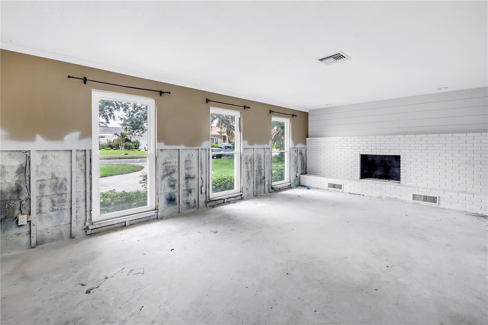 Image 3 of 41 For 5215 Denver Street Ne