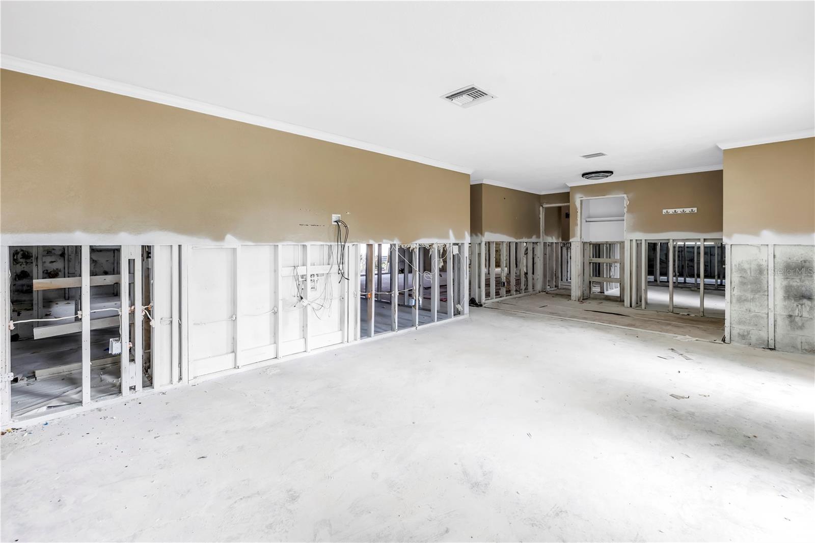 Image 8 of 41 For 5215 Denver Street Ne