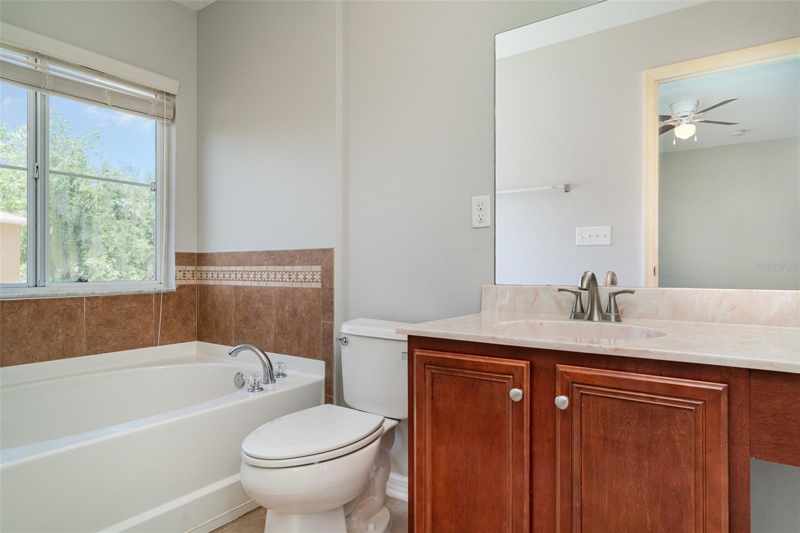 Image 14 of 22 For 6954 Hawthorne Trace Lane