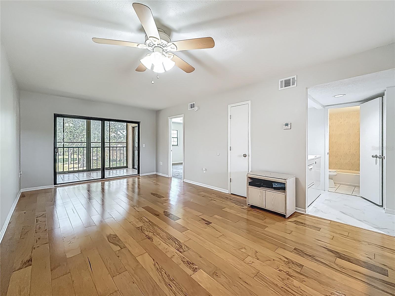 Image 13 of 61 For 12900 Vonn Road D202